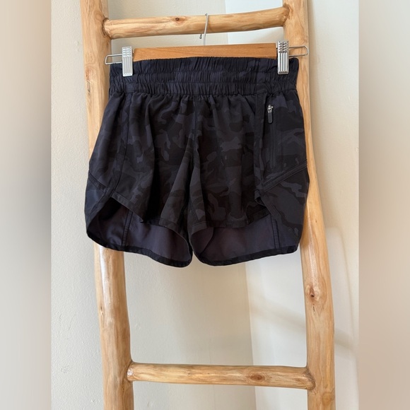 Lululemon Tracker Low-Rise Lined Short 4" Camouflage - Picture 7 of 7
